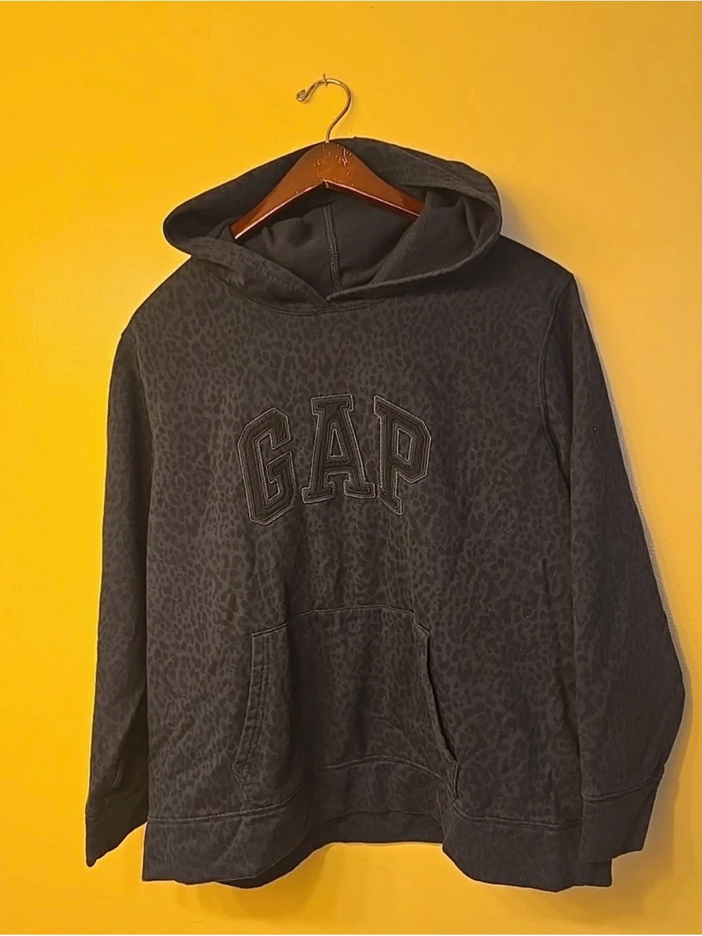 GAP Men's Charcoal Leopard-Print Pullover Hoodie